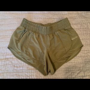 Lululemon Hotty Hot Short 2.5”